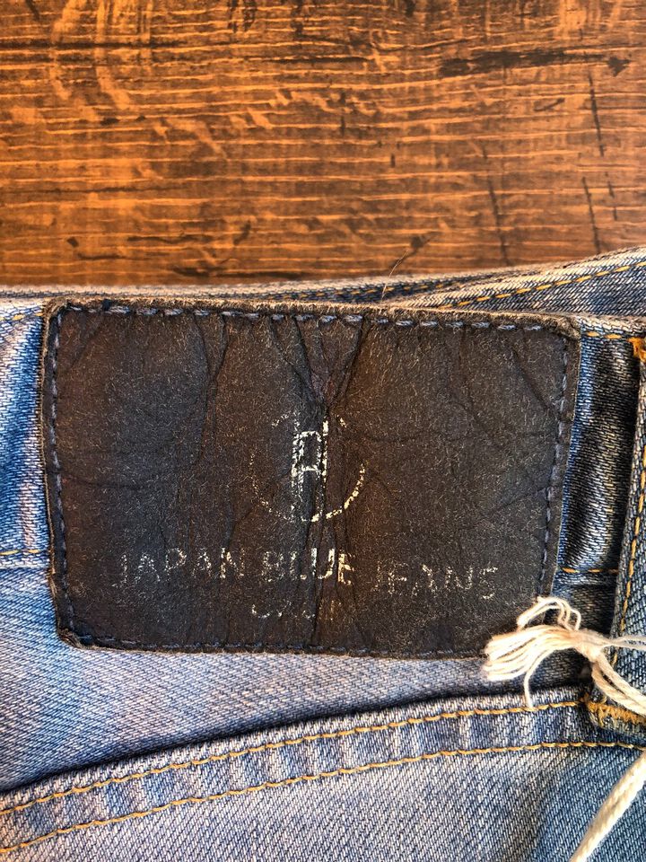 J8917CV CALIF. Straight Jeans
